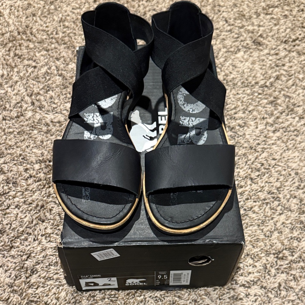 Sorel Women's Black and Tan Sandals